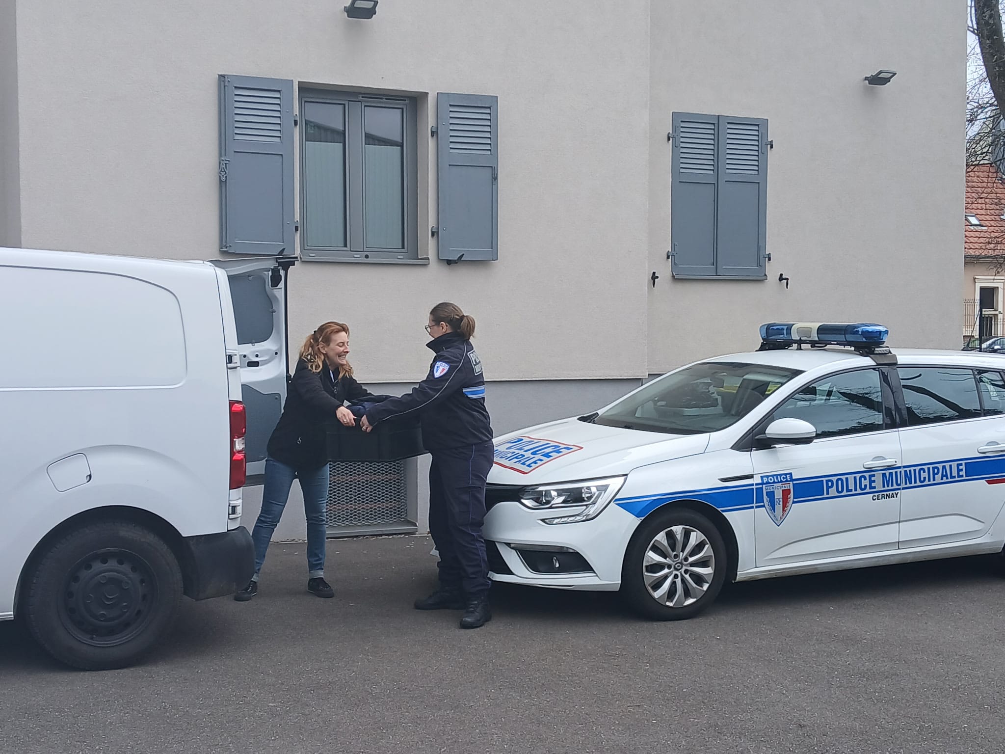 Équipements tactiques professionnels pour agents de sécurité en mission opérationnelle